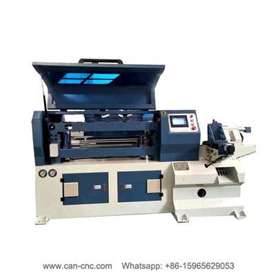 Girando Un Tappo Di Bottiglia Di Vino