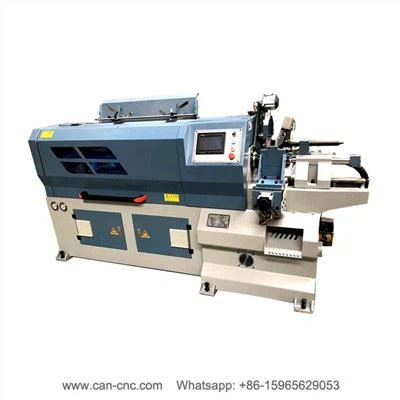 Tornitura del legno del tappo del vino